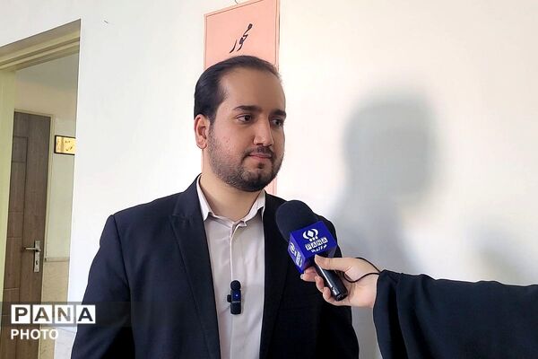 رقابت نخبگان جوان زبان خارجی در دبیرستان فرهنگ