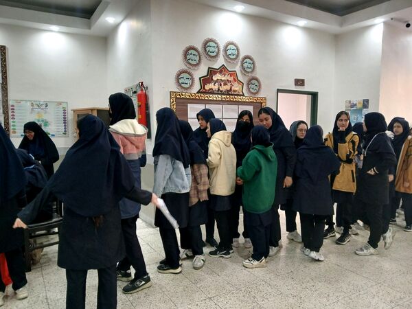 انتخابات شورای دانش اموزی در دبیرستان مهشید مصلی نژاد