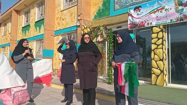 بوی علم و بوی دانش درهوای دبستان لطیفه