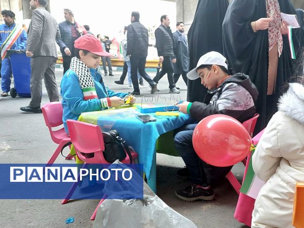 حضور حماسی منطقه ۵ در راهپیمایی ۲۲ بهمن