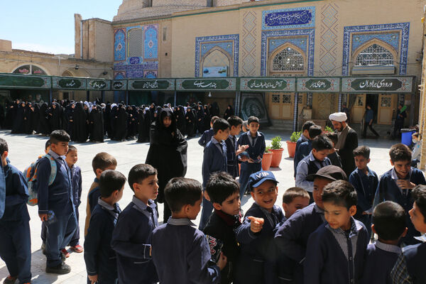 محفل دانش‌آموزی انس با قرآن در آستان مقدس چهل اختران قم