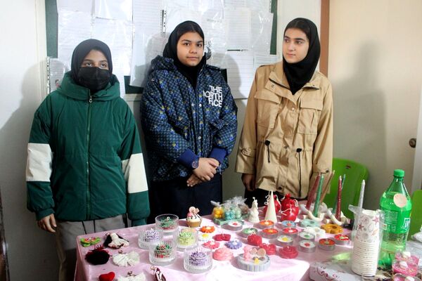  آیین افتتاح جشنواره ماها و ایران‌مون در دبیرستان خدیجه کبری پردیس 