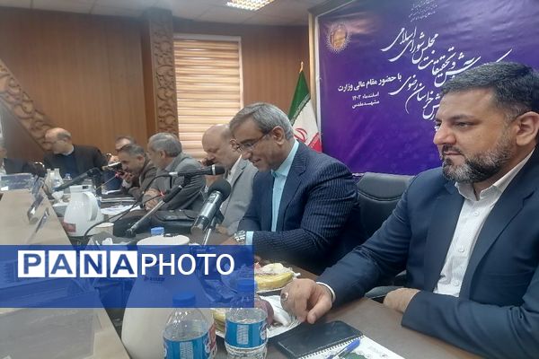 نشست مشترک اعضای کمیسیون آموزش و تحقیقات مجلس، مدیران آموزش و پررش استان خراسان رضوی و وزیر آموزش وپرورش در مشهد