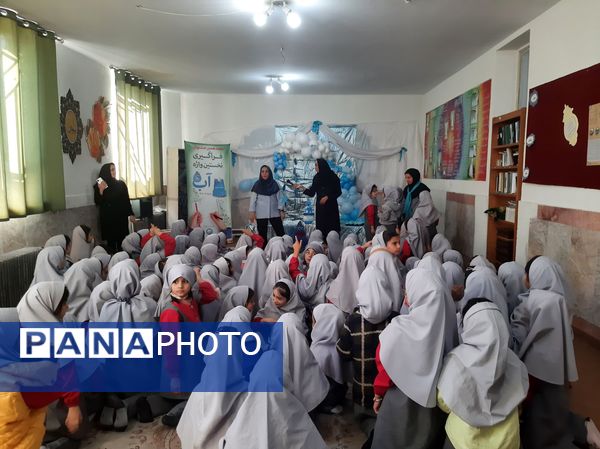 جشن آب کلاس اولی ها در دبستان نیایش