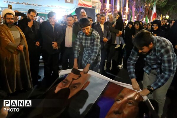 محفل گرم تشکیلاتی دانش‌آموزان در تجمع مردمی تبریز با حضور قائم‌مقام معاون وزیر در سازمان دانش‌آموزی