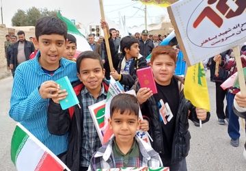 راهپیمایی ۲۲ بهمن تجدید میثاق دانش‌آموزان مروست با آرمان‌های انقلاب اسلامی