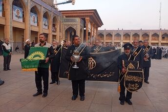 آیین لاله‌گردانی در حرم شاهچراغ(ع)