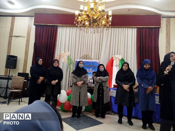 مراسم تقدیر و تشکر از دانش آموزان برتر درسی، اخلاقی و نماز جماعت در دبیرستان دخترانه دانشور 2 