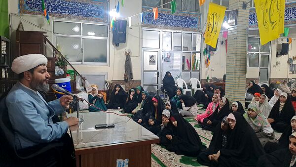 اعتکاف دانش آموزی در مسجد امام حسین (ع) ناحیه 4 کرج 