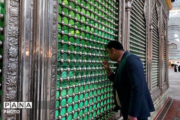 تجدید عهد با امام راحل و شهدا