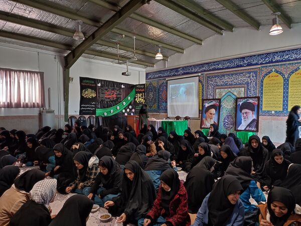 استقبال از شهید‌گمنام در دبیرستان رضوانه شاهبیکی سربیشه 