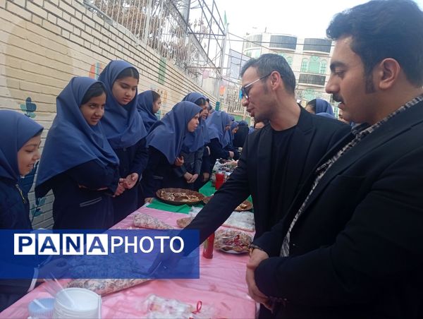 برپایی بازارچه دانش آموزی در دبیرستان دکتر جواد حداد۲ 