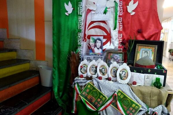 مراسم «لاله‌های روشن» در دبستان دکتر کیهانی 