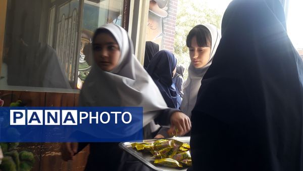 آیین بازگشایی مدارس و نواختن زنگ مهر ایثار وشهادت در دبیرستان میرزا جعفر سروقد