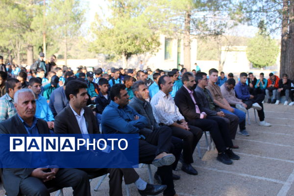 کارگاه آموزش بهداشت روان در مدرسه نخبگان عشایر گنجه‌ای برگزار شد