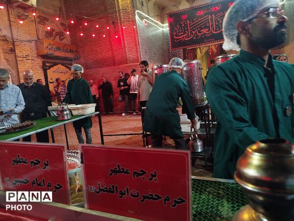 عطر محبت حضرت زهرا(س) در چایخانه حسینیه امام نیشابور پیچید