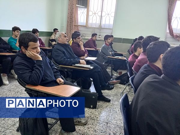 گفتگو با قبول شدگان کنکور دبیرستان نمونه آیت‌الله خامنه‌ای