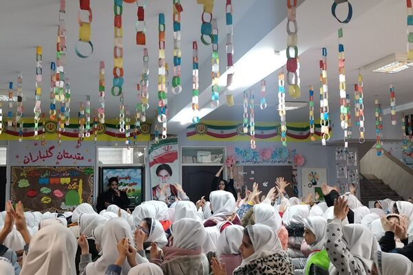 جشن مبعث پیامبر اکرم (ص) در دبستان زنده یاد قمصری شهرستان ورامین