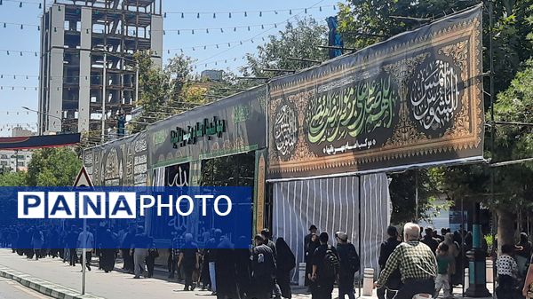 جاماندگان اربعین حسینی در مسیر حرم مطهر امام مهربانی
