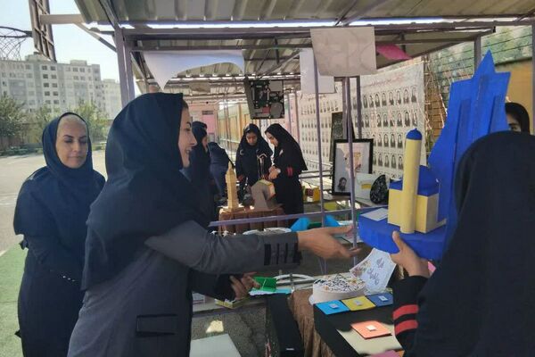 برگزاری دهه‌ ریاضیات در مدرسه هیات امنایی فرزانگان شهرستان ملارد