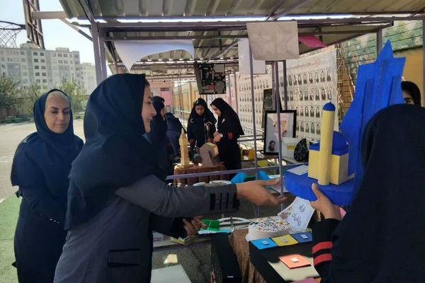 برگزاری دهه‌ ریاضیات در مدرسه هیات امنایی فرزانگان شهرستان ملارد