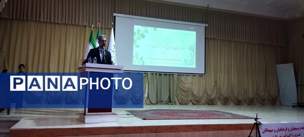 آیین تجلیل از نخبگان قرآنی و فرهنگی و هنری آموزش و پرورش مرند