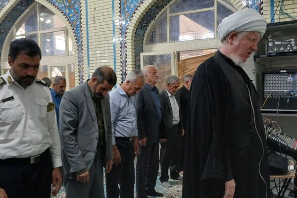 شکوه حضور در نماز جمعه بن