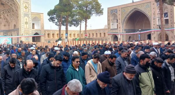 اقامه نماز پرفیض جمعه در سمنان
