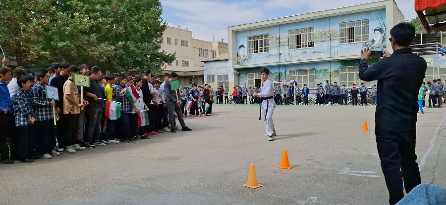 برگزاری المپیاد ورزشی دبیرستان شهیدرجایی یک شهرستان بجنورد 
