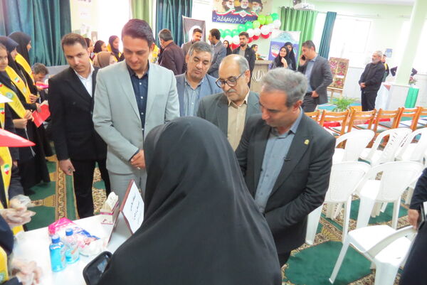 افتتاح نمایشگاه کتاب به‌مناسبت هفته کتاب و کتاب‌خوانی 
