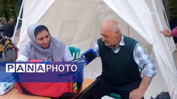 پیاده‌روی خانوادگی بروجنی‌ها