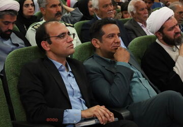 ستایش قلم به دستان علم در بافت