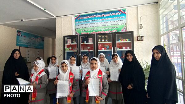 مراسم تجلیل از دانش‌ آموزان و ستاد استقبال آموزش و پرورش بروجرد