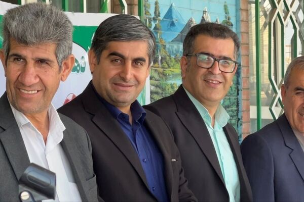 جشن تجلیل از دانش‌آموزان برتر امتحانات نوبت اول و مسابقات علمی در مدرسه تیزهوشان شهید بهشتی دهدشت