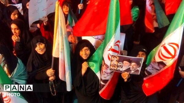 خروش مردم نورآباد در اجتماع «بیعت با رهبری» تجدید میثاق با آرمان‌های نظام