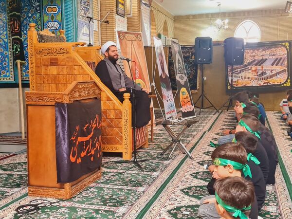 تجدید بیعت دانش‌آموزان ابهری با آرمان‌های عاشورا در سوگواره «احلی من العسل»
