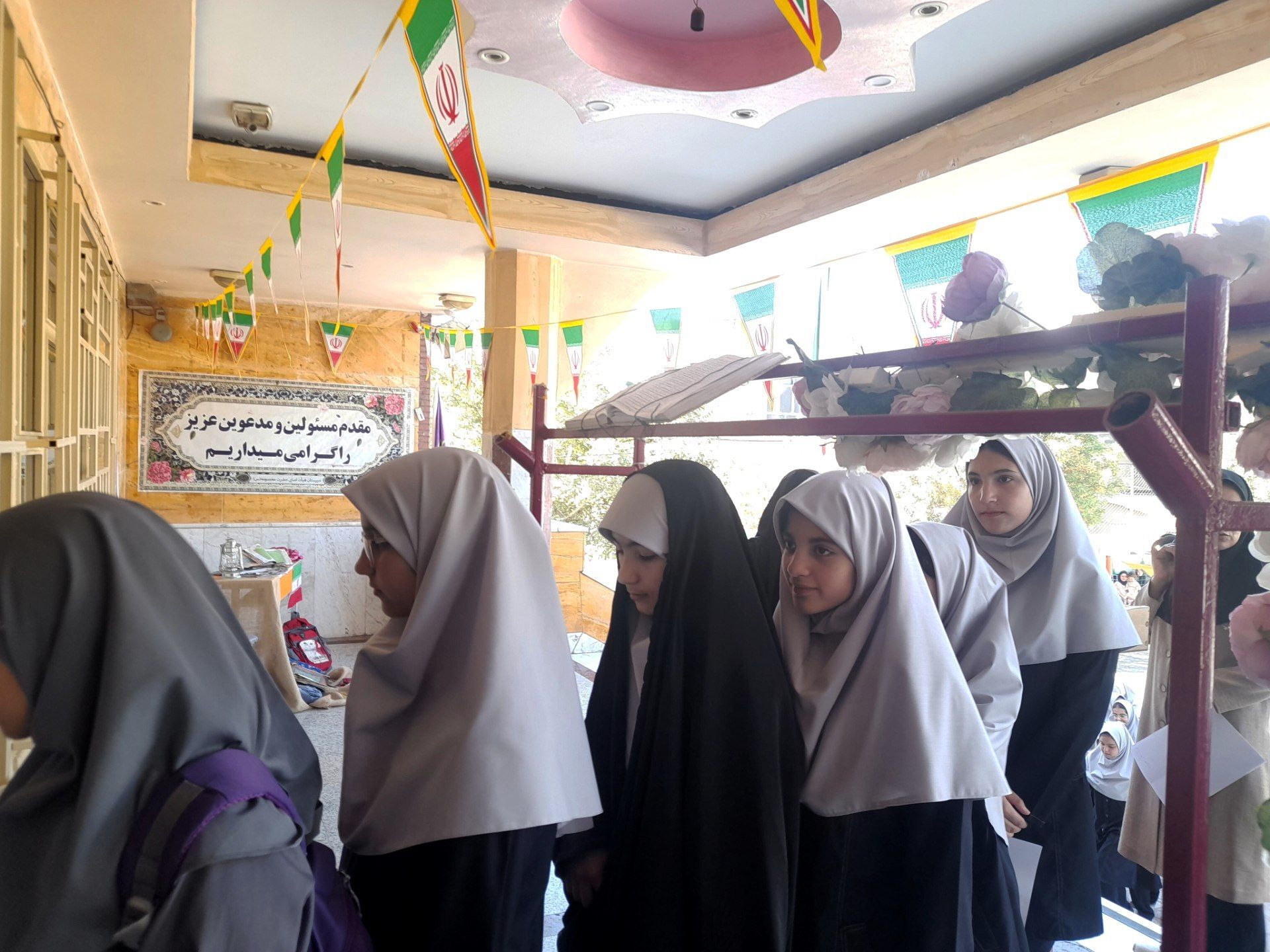 جشن جوانه‌ها با آغاز فصلی تازه در دبیرستان حضرت معصومه(س) ناحیه ۴ کرج