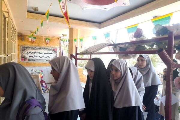جشن جوانه‌ها با آغاز فصلی تازه در دبیرستان حضرت معصومه(س) ناحیه ۴ کرج
