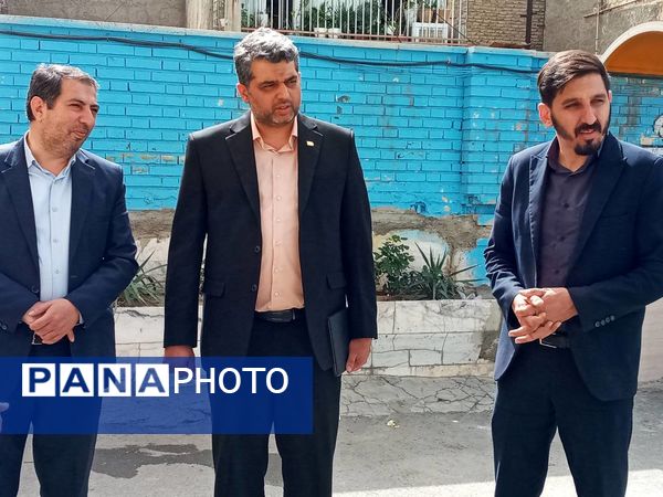 بازدید معاون پرورشی اداره آموزش و پرورش شهرستانهای تهران از نزدیک با مشکلات و چالش های مدرسه شهید رستمی