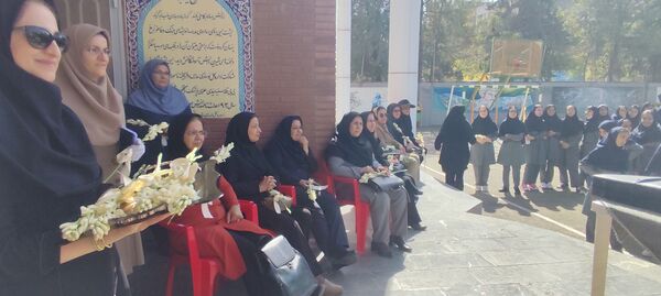 مراسم اولین روز سال تحصیلی در دبیرستان فرزانگان ۴