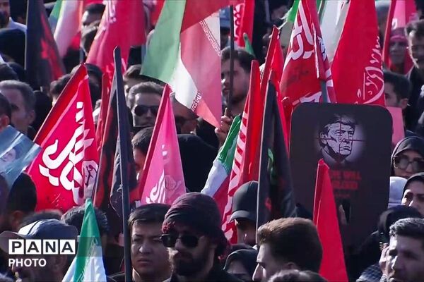 اشک‌ها و بغض‌های میلیونی در مسیر تشییع پیکر مطهر رهبر شهید
