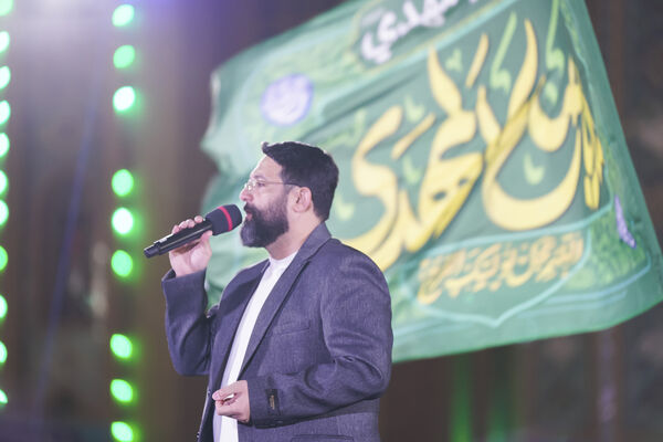 همخوانی سرود «سلام یا مهدی» با حضور ابوذر روحی در مسجد جمکران