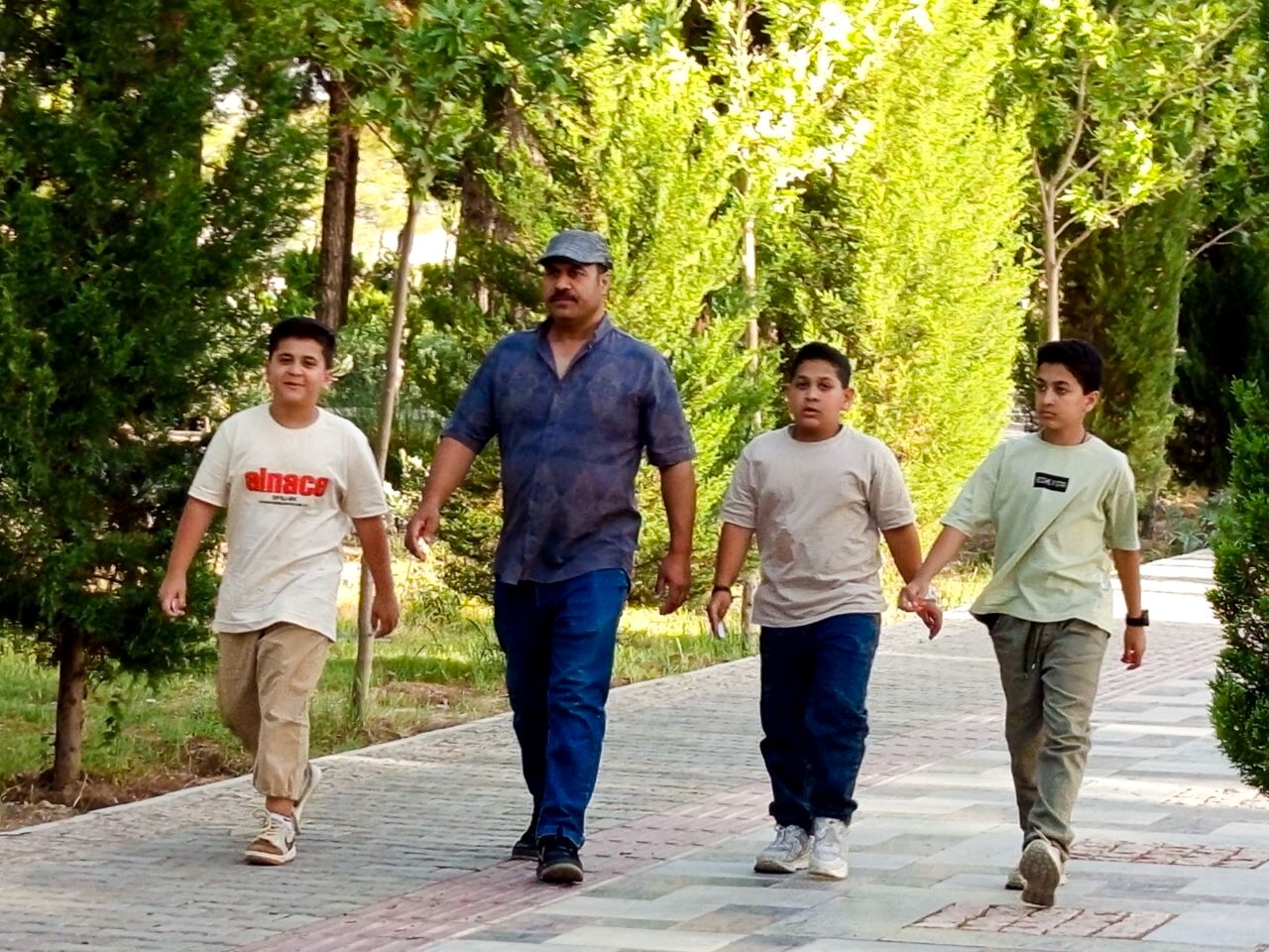 قدم هایی به عشق معلمان