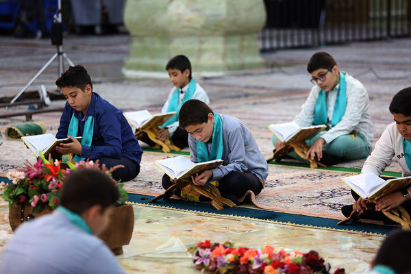 ترتیل خوانی دانش‌آموزان در حرم حضرت معصومه(س)