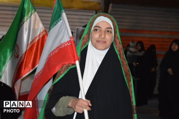 حضور حماسی فرزندان حاج قاسم در زیر باران؛ تجدید میثاق با آرمان‌ها