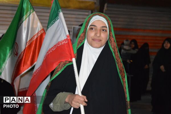 حضور حماسی فرزندان حاج قاسم در زیر باران؛ تجدید میثاق با آرمان‌ها