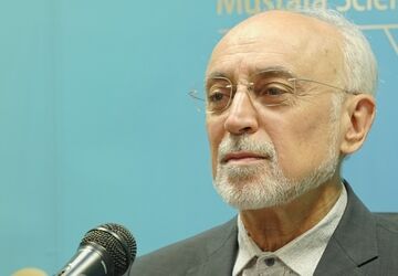 صالحی: در کنار شبکه دانشمندان، باید «شبکه جهانی بانیان علم» را شکل دهیم