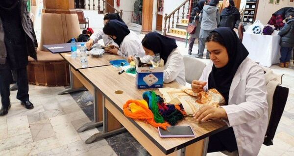 نمایشگاه آثار هنری دانش‌آموزان هنرستان محمودیه بجنورد 