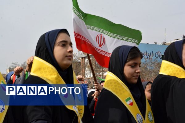 حماسه دانش‌آموزان اسلامشهر در ۲۲بهمن