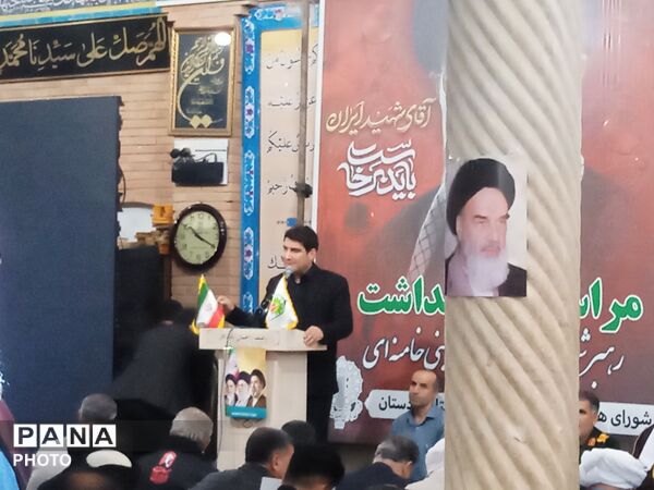 مراسم گرامیداشت رهبر شهید در مسجد جامع سنندج